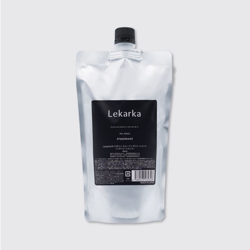 モイスチャースムージングトリートメントは、幹細胞順化培養液を配合したトリートメントを、さまざまな原因で細くなったり傷んだりボリュームを無くした毛髪に対応したエイジングケアトリートメントです。ケラチン由来(ヒドロキシプロピル加水分解ケラチン(羊毛))、コラーゲン由来(加水分解コラーゲンPGプロピルメチルシランジオール)の成分が毛髪に吸着しハリ、ツヤ、コシを与えうねりも改善します。